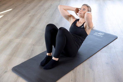 AJ-Sports Yoga mat - Yogamat - Fitness mat NBR - Sport mat - Trainingsmat - Anti slip - Inclusief draagtas - Fitnessmat - Zwart - Yoga - Pilates - Fitness - Foam materiaal - 183 x 61 x 1 cm